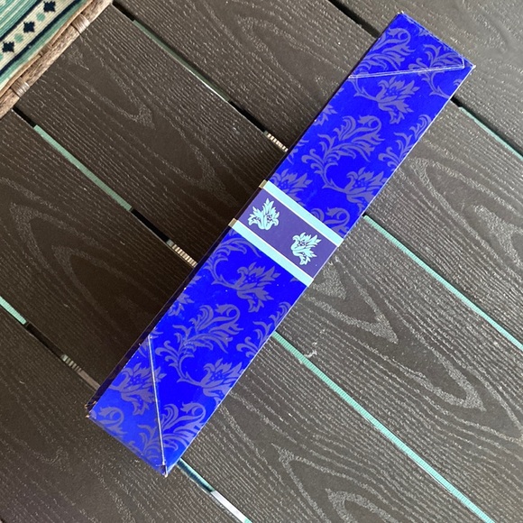 - NRFB Vintage 1995 AVON ~ Winter Velvet Barbie Doll ❄️ - Picture 9 of 14